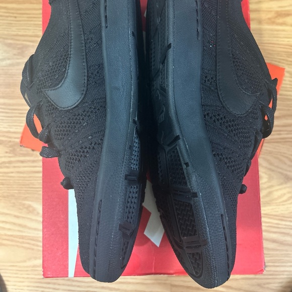 Men’s size 10 Nike tennis ultra flyknit - new w/box triple black - ultra rare! - Picture 4 of 9